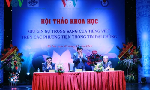 “Giữ gìn sự trong sáng đi đôi với phát triển, làm mới tiếng Việt“